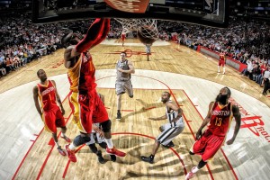 体育资讯-内马尔在巴黎圣日耳曼比赛中关键助攻，出色防守引发热议！